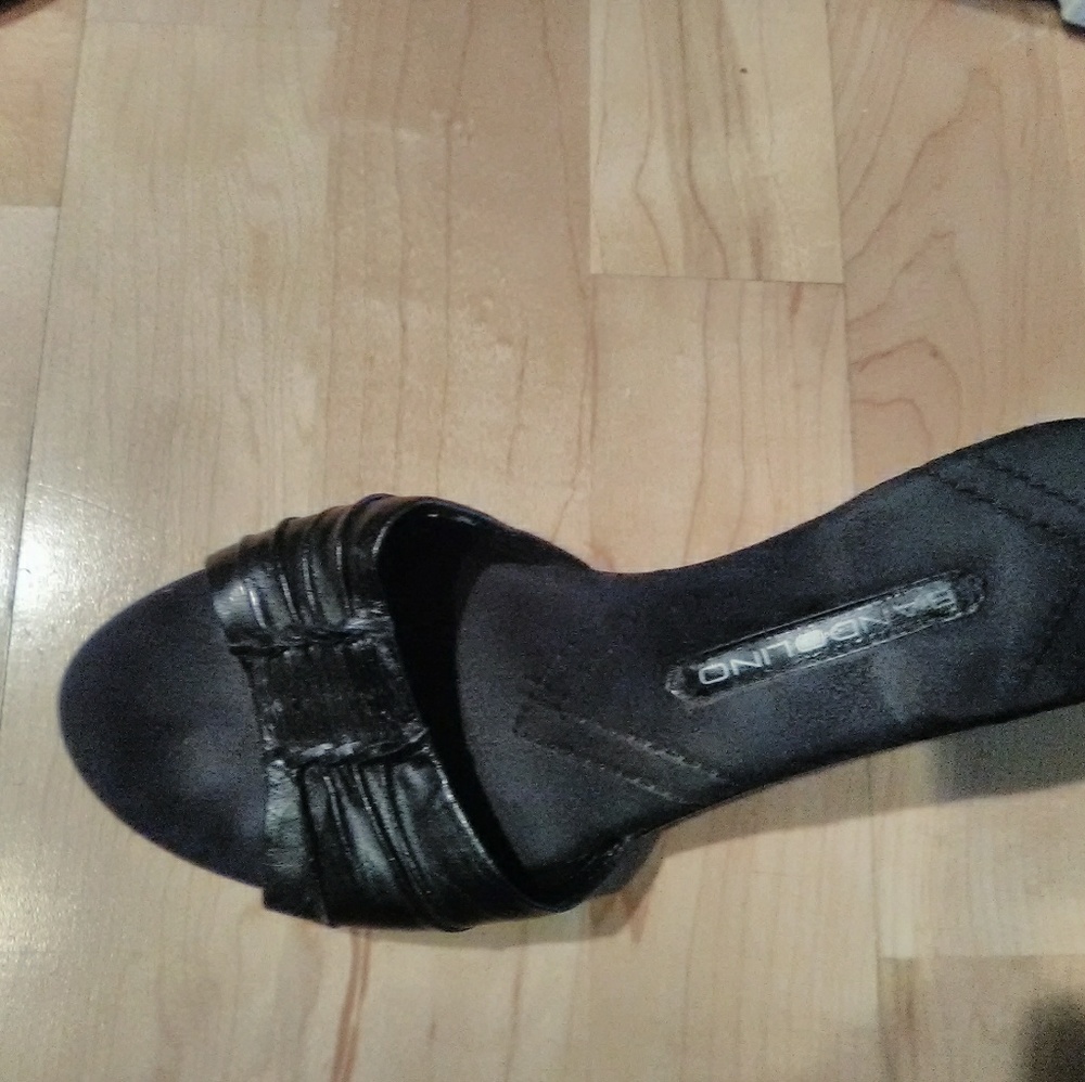 Bandalino black slio on shoes